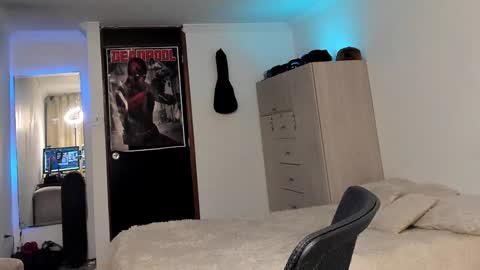 Snapshot of a_lejandro_08 chatting on December 2024 05:25:01 AM alejo online show from December 2024 05:25:01 AM