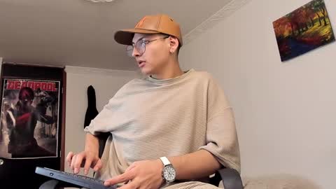 Snapshot of a_lejandro_08 chatting on December 2024 03:50:02 AM alejo online show from December 2024 03:50:02 AM