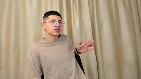 Snapshot of a_lejandro_08 chatting on January 2025 05:05:01 AM alejo online show from January 2025 05:05:01 AM