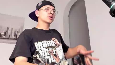 Snapshot of a_lejandro_08 chatting on March 2025 04:05:02 AM alejo online show from March 2025 04:05:02 AM