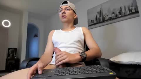 Snapshot of a_lejandro_08 chatting on March 2025 09:21:01 AM alejo online show from March 2025 09:21:01 AM