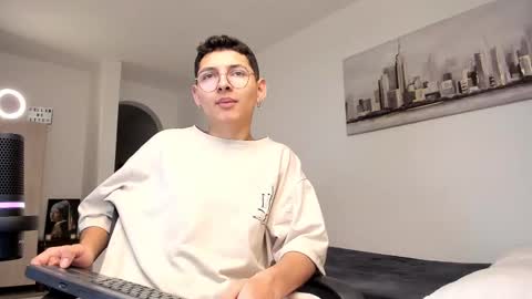 Snapshot of a_lejandro_08 chatting on March 2025 10:31:02 PM alejo online show from March 2025 10:31:02 PM