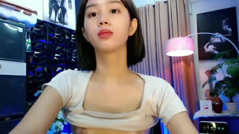 Snapshot of a_r_i_a_n_n_a chatting on April 2026 05:32:02 AM Lovely Yana online show from April 2026 05:32:02 AM