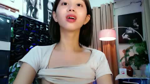 Snapshot of a_r_i_a_n_n_a chatting on April 2026 11:34:01 AM Lovely Yana online show from April 2026 11:34:01 AM