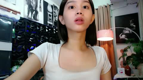 Snapshot of a_r_i_a_n_n_a chatting on April 2026 11:57:01 AM Lovely Yana online show from April 2026 11:57:01 AM