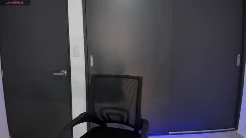 Snapshot of aandreamartinez1 chatting on October 2025 04:04:02 AM andrea online show from October 2025 04:04:02 AM