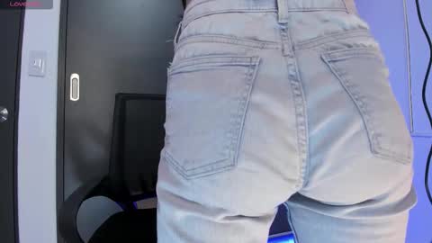 Snapshot of aandreamartinez1 chatting on October 2025 03:07:02 AM andrea online show from October 2025 03:07:02 AM