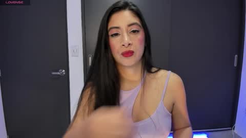 Snapshot of aandreamartinez1 chatting on October 2025 01:17:01 AM andrea online show from October 2025 01:17:01 AM