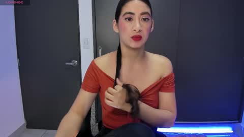 Snapshot of aandreamartinez1 chatting on November 2025 02:10:01 AM andrea online show from November 2025 02:10:01 AM