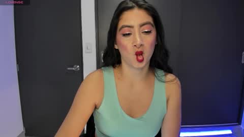 Snapshot of aandreamartinez1 chatting on November 2025 12:16:02 AM andrea online show from November 2025 12:16:02 AM