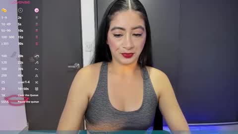 Snapshot of aandreamartinez1 chatting on November 2025 11:04:02 PM andrea online show from November 2025 11:04:02 PM