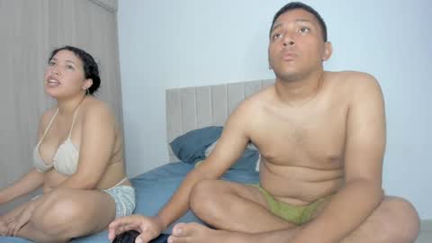 Snapshot of aaron_and_ann chatting on April 2026 02:31:01 AM Aaron y Ann online show from April 2026 02:31:01 AM