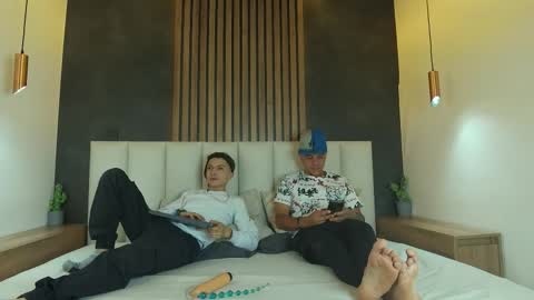 Snapshot of aaron_and_chris chatting on September 2025 02:55:01 AM AARON CHRIS online show from September 2025 02:55:01 AM