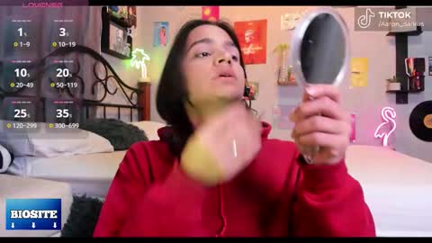 Snapshot of aaron_darkus chatting on January 2026 11:09:01 PM Aaron online show from January 2026 11:09:01 PM