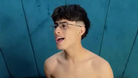 Aaron Ezequiel online show from November 2025 11:37:02 PM