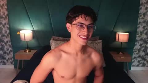 Aaron Ezequiel online show from June 2026 07:59:01 PM