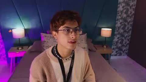 Aaron Ezequiel online show from July 2026 12:25:01 PM