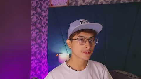 Aaron Ezequiel online show from July 2026 12:34:01 PM