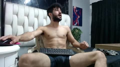 aaron_jones_1 online show from April 2026 08:55:01 PM