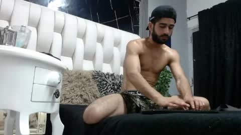 aaron_jones_1 online show from April 2026 07:34:01 PM