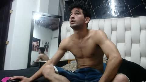 aaron_jones_1 online show from May 2026 05:45:01 AM
