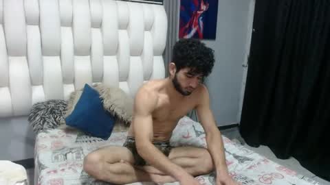 aaron_jones_1 online show from May 2026 04:50:01 AM