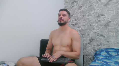 Snapshot of aaron_kwok28 chatting on January 2025 11:35:01 AM Aaron kwok online show from January 2025 11:35:01 AM