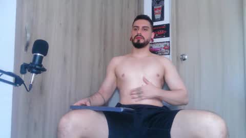 Snapshot of aaron_kwok28 chatting on October 2025 09:26:02 PM Aaron kwok online show from October 2025 09:26:02 PM