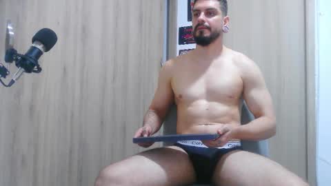 Snapshot of aaron_kwok28 chatting on November 2025 04:35:01 AM Aaron kwok online show from November 2025 04:35:01 AM