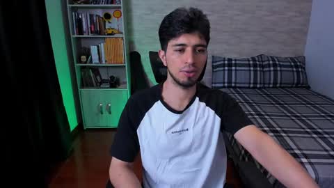 Aaron online show from September 2025 07:58:02 PM