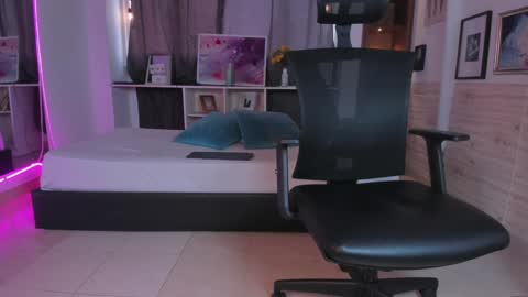 Snapshot of aaron_whitee chatting on December 2024 09:51:01 PM Aaron online show from December 2024 09:51:01 PM