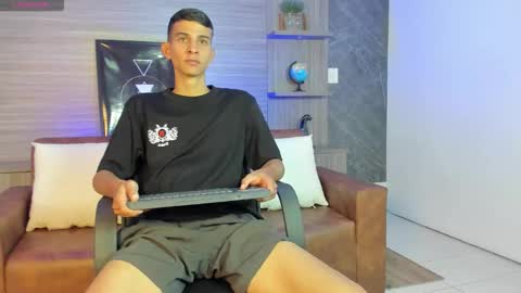 Snapshot of aaron_whitee chatting on January 2026 07:50:02 PM Aaron online show from January 2026 07:50:02 PM