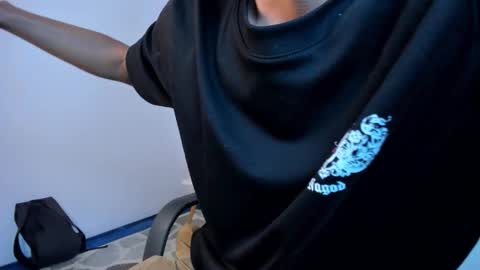 Snapshot of aaron_whitee chatting on January 2026 11:01:02 AM Aaron online show from January 2026 11:01:02 AM