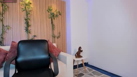 Snapshot of aaron_whitee chatting on January 2026 12:43:01 PM Aaron online show from January 2026 12:43:01 PM