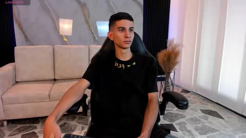 Snapshot of aaron_whitee chatting on March 2026 08:37:02 PM Aaron online show from March 2026 08:37:02 PM