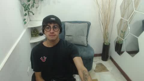 Snapshot of aaronbeer_ chatting on February 2026 11:26:01 AM Aaron online show from February 2026 11:26:01 AM