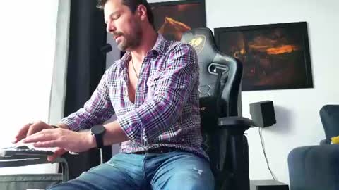 Aaron online show from June 2026 04:58:02 AM