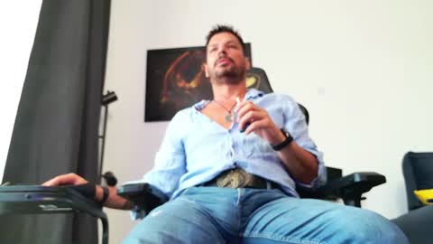 Aaron online show from July 2026 04:10:02 AM