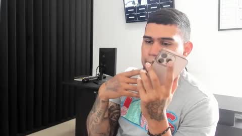 ig aaron hunter123 online show from February 2026 05:25:01 PM