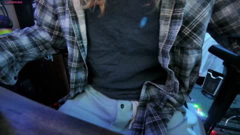 Snapshot of aaronskeetman chatting on December 2024 06:55:02 AM Aaron Skeetman online show from December 2024 06:55:02 AM