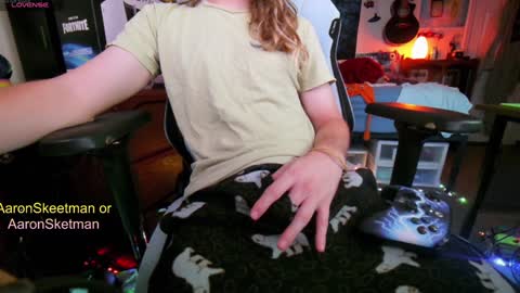 Snapshot of aaronskeetman chatting on December 2024 12:33:02 PM Aaron Skeetman online show from December 2024 12:33:02 PM