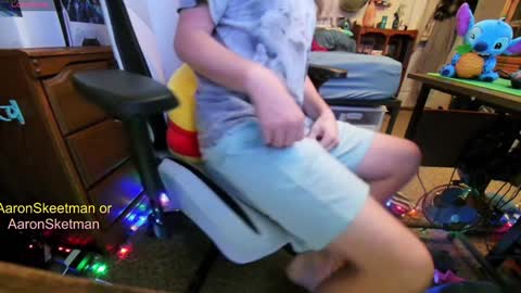 Snapshot of aaronskeetman chatting on December 2024 06:24:02 AM Aaron Skeetman online show from December 2024 06:24:02 AM