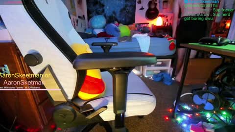 Snapshot of aaronskeetman chatting on December 2024 01:07:02 PM Aaron Skeetman online show from December 2024 01:07:02 PM