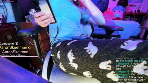 Snapshot of aaronskeetman chatting on January 2025 05:56:01 AM Aaron Skeetman online show from January 2025 05:56:01 AM