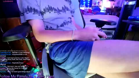 Snapshot of aaronskeetman chatting on December 2025 12:51:01 AM Aaron Skeetman online show from December 2025 12:51:01 AM