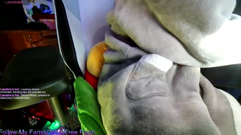 Snapshot of aaronskeetman chatting on December 2025 01:19:01 PM Aaron Skeetman online show from December 2025 01:19:01 PM