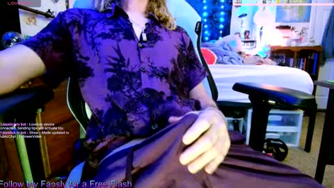 Snapshot of aaronskeetman chatting on February 2026 12:06:01 PM Aaron Skeetman online show from February 2026 12:06:01 PM