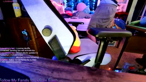 Snapshot of aaronskeetman chatting on March 2026 03:23:02 AM Aaron Skeetman online show from March 2026 03:23:02 AM