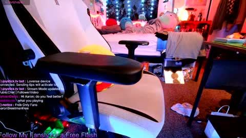 Snapshot of aaronskeetman chatting on March 2026 09:47:01 AM Aaron Skeetman online show from March 2026 09:47:01 AM