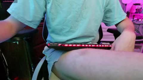 Snapshot of aaronskeetman chatting on April 2026 04:02:02 AM Aaron Skeetman online show from April 2026 04:02:02 AM